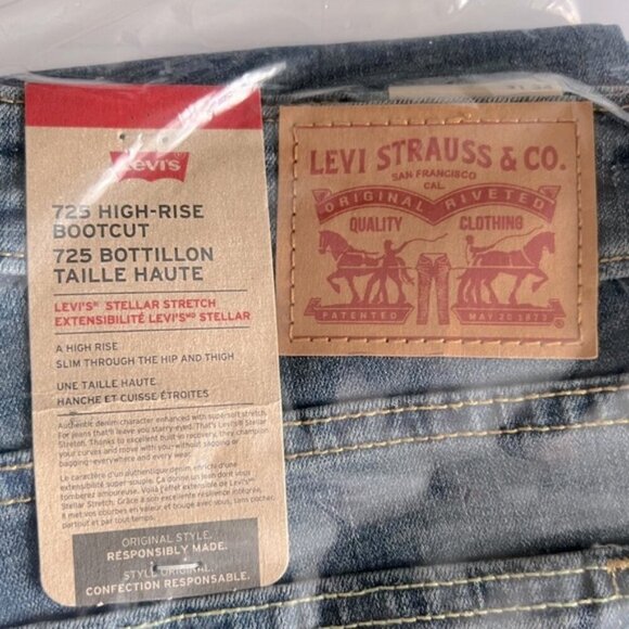 Levi's - Women's 725 High Rise Bootcut Jeans - Dark Indigo. Size: 31 x 34 (1842) - Picture 4 of 16